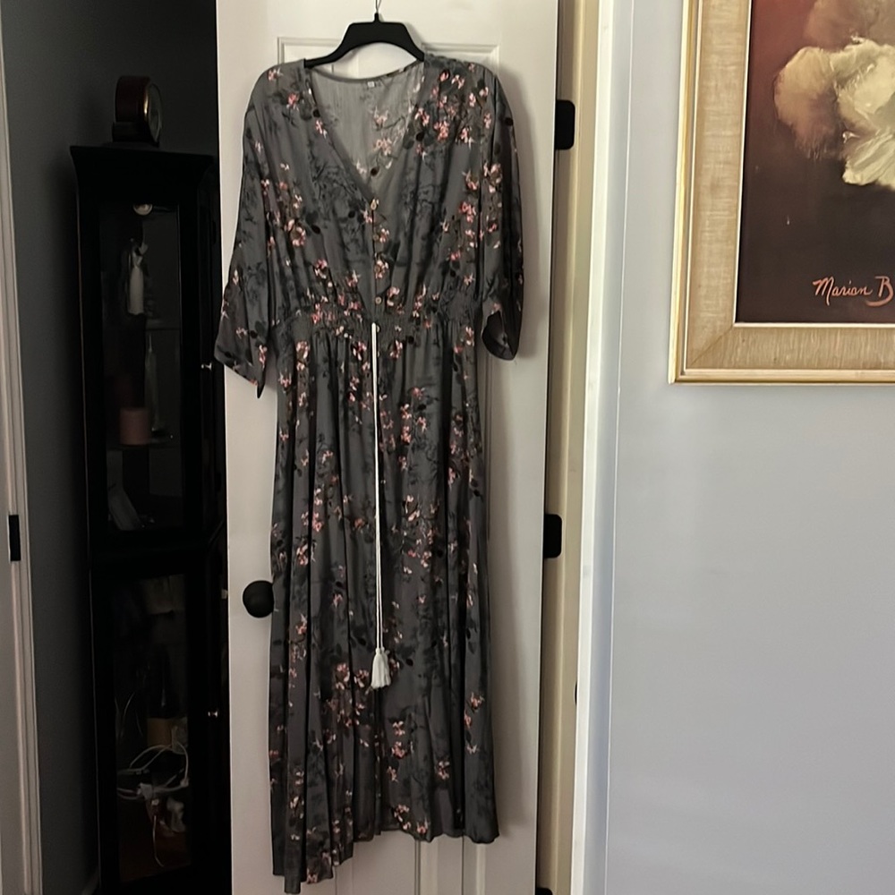 Maxi dress with tassel